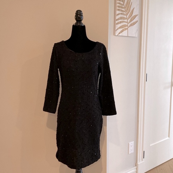 Timeless little black dress with sequins throughout - Picture 5 of 10